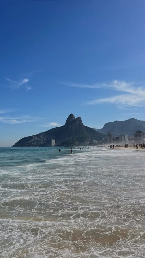 Brazil Wallpaper Aesthetic, Copacabana Aesthetic, Brazil Wallpaper, Gap Year Travel, Brazil Culture, Ipanema Beach, Copacabana Beach, Phone Wallpaper Images, Ocean Creatures