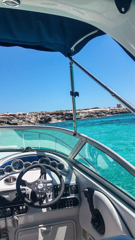 #barcos #ship #ibiza #island #spain #summer Spain Ibiza Aesthetic, Cubanito Ibiza, Ibiza Old Town Aesthetic, Ibiza Island, Ocean Beach Club Ibiza, Ibiza Ocean Beach, Ibiza, Airplane View, Spain