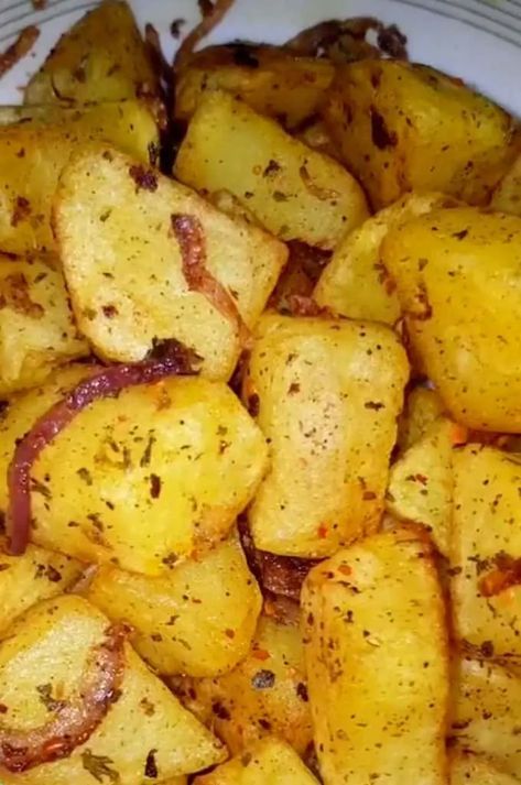 Fried Potatoes And Onions, Potatoes And Onions, Garlic Seasoning, Diced Potatoes, Saute Onions, Fried Potatoes, Red Potatoes, Vegetable Sides, Chopped Onions