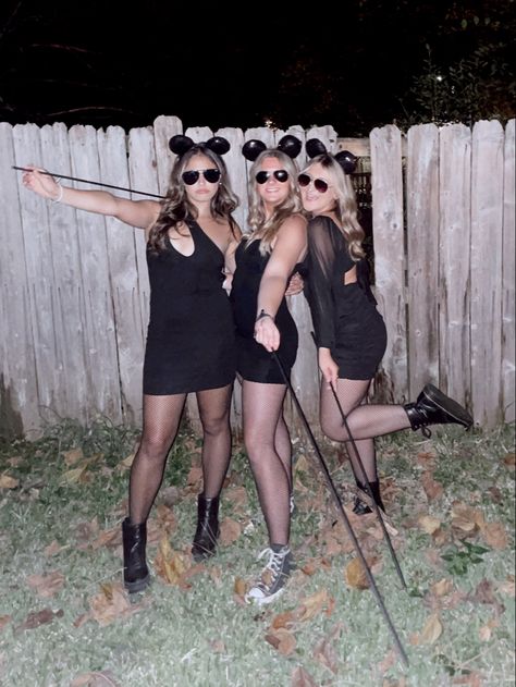 halloween costume idea for a group of three!! #halloween #halloweencostume #halloweencostumeswomen #halloweenideas #costumes #trio #halloweenparty #threeblindmice Three Blind Mice, Trio Costumes, Friend Costumes, Music Camp, Trio Halloween Costumes, Holloween Costume, Group Costumes, Group Halloween Costumes, Halloween Costumes Women