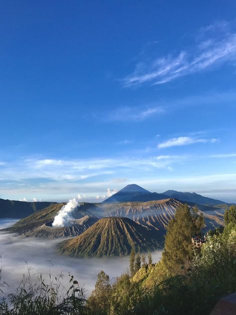 Goodplace Bromo Mountain, Mountain Aesthetic, Graphic Design Background Templates, Cartoon Jokes, Beautiful Scenery, Malang, Dream Life, Wallpaper Backgrounds, Travel Destinations