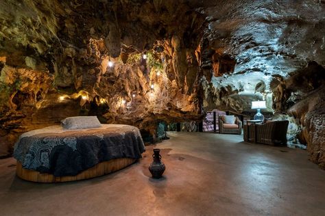 Most Unique Hotel in Every State - Thrillist Grand Canyon Caverns, Magical Room, Cave Hotel, Cave House, Ozark Mountains, Eureka Springs, Natural Ecosystem, Unique Hotels, Open Air