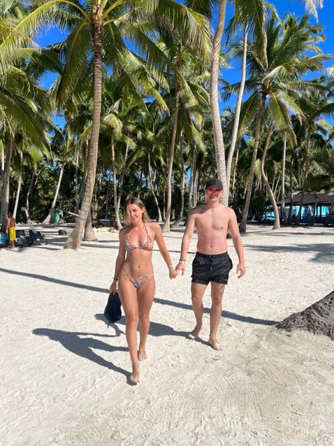 Tropical Vacation Couple Photos, Outfit San Andres Isla, Couple Beach Pictures, Beach Couple, Beach Birthday, Couples Poses For Pictures, Beach Photoshoot, Cozumel, Punta Cana