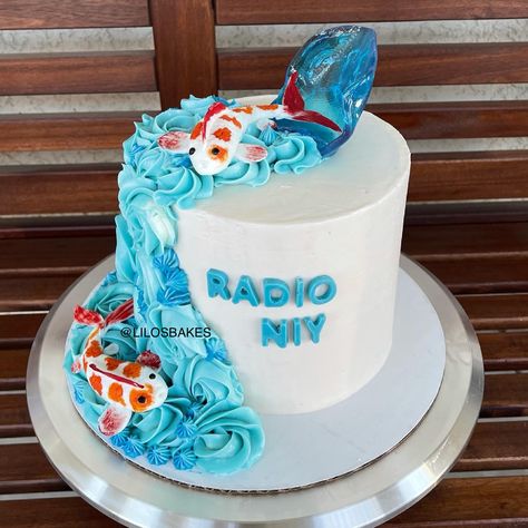 Modern cake, ocean cake, rosette cake, blue cake, simple cake, pretty cake, koi fish cake, cake designs, cake ideas, birthday cake, Pisces, Pisces cake, koi fish, art, art cake, isomalt, isomalt sail, sugar sail, isomalt cake, waves, blue aesthetic, periwinkle. Koi Fish Cake, Koi Cake, Cake Ocean, Pond Cake, Ocean Cake, Fish Cake Birthday, Birthday Cake Cake, Ocean Cakes, Pisces Birthday