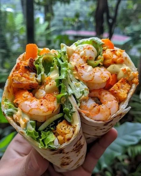 Salad 🥗 lovers | Grilled Shrimp Caesar Wraps  | Facebook Dinner Blackstone, Shrimp Tortilla, Shrimp Meals, Shrimp Wraps, Marinated Shrimp, Scrumptious Food, Easy Recipes For Beginners, Diet Recipes Easy, Large Shrimp