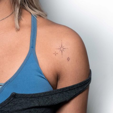 Star Tattoos On Shoulder Woman, Star Tattoos For Women Shoulder, Shoulder Small Tattoos For Women, Shoulder Star Tattoos For Women, Minimal Shoulder Tattoos For Women, Star Shoulder Tattoos For Women, Star Tattoos Shoulder, Tattoo Ideas Female Back Shoulder, Minimal Shoulder Tattoo