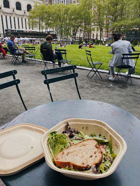 sweetgreen for lunch at bryant park New York Lunch Aesthetic, Aesthetic Lunch, Bryant Park, New York Aesthetic, Shopping Travel, Lunch Recipes, Travel Tips, Things To Do, New York