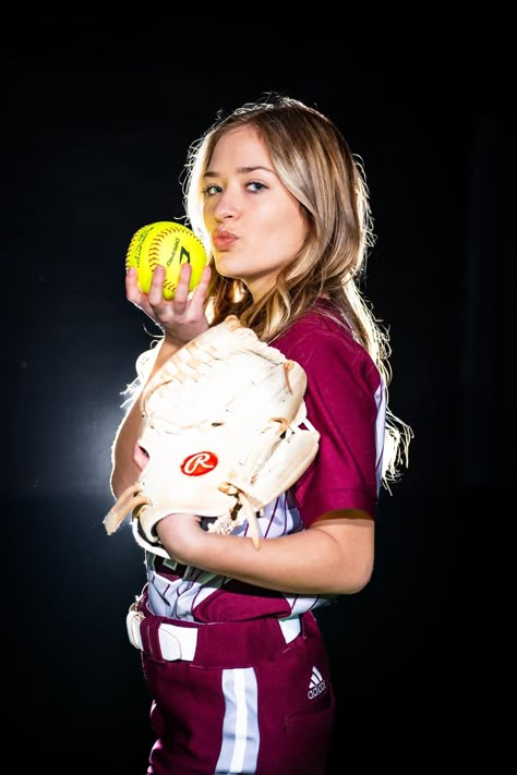 Softball Portrait Poses, Softball Banner Pictures, Media Day Softball Poses, Senior Softball Banner, Softball Photoshoot Ideas, Softball Media Day Poses, Softball Team Photos, Softball Pictures Poses, Softball Poses