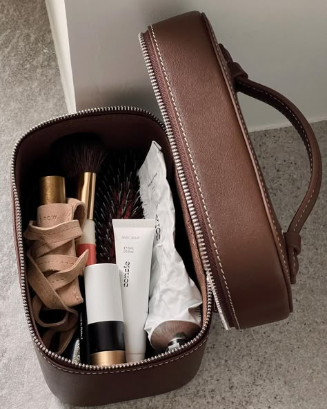 @sonsieskin some favorite things inside our Sonsie Travel Case 💼 November Dump, Dubai Outfit, Fashion Books Aesthetic, Whats In My Makeup Bag, Aesthetic Selfcare, Vanity Bag, Makeup Bag Organization, What In My Bag, Beauty Case