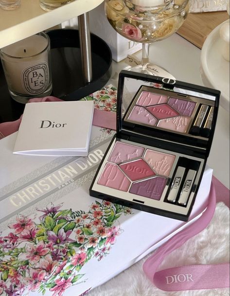 #eyeshadowpalettes #eyeshadow #makeup #makeupoftheday #makeuplover #dior #diormakeup #diorbeauty Dior Makeup Eyeshadow, Dior Eyeshadow Palette, Dior Eyeshadow, Dior Girl, Dior Makeup, Dior Beauty, Makeup Room, Pink Girly Things, Skincare Makeup