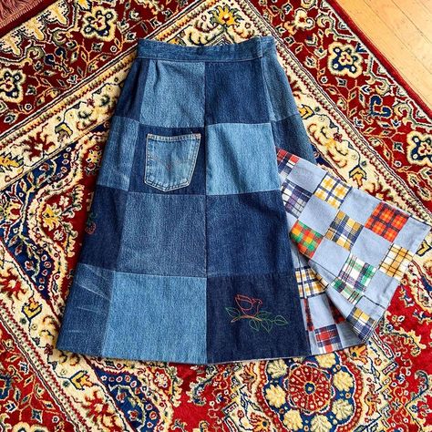 Patchwork Skirt Outfit, Patchwork Jean Skirt, Throwing Clothes, Sweet Embroidery, Denim Wrap Skirt, Patchwork Denim Skirt, Quilted Clothing, Skirt Ideas, Fiber Crafts