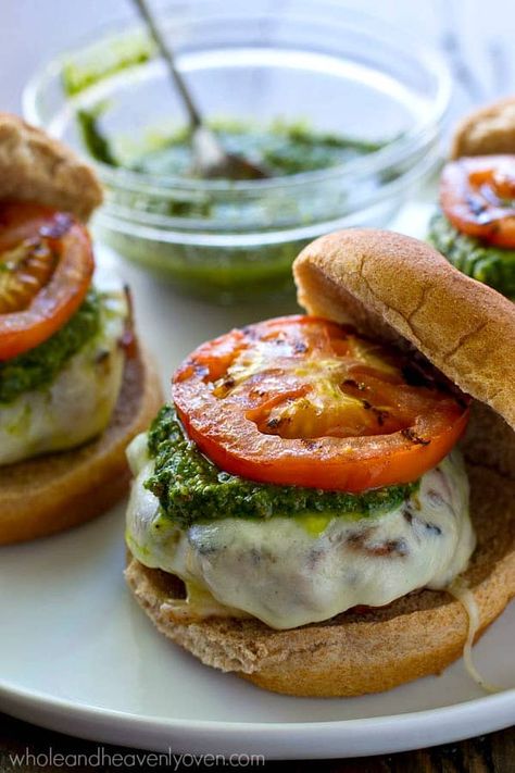 Ground Turkey Snacks, Pesto Turkey Burger, Pesto Burger, Pesto Burgers, Turkey Grilled, Recipes Pesto, Pesto Turkey, Best Turkey Burgers, Turkey Burger Recipe