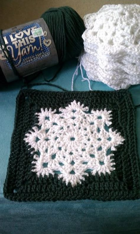 Snowflake Granny Square Afghan - Free Pattern Snowflake Granny Square, Crocheted Squares, Motifs Granny Square, Balls Of Yarn, Crocheted Blanket, Confection Au Crochet, Granny Square Afghan, Blanket Ideas, Pola Amigurumi