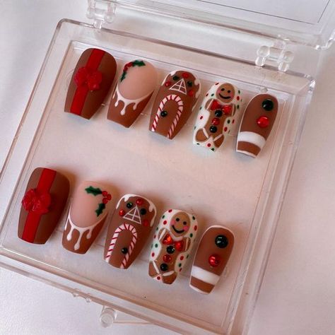 Ginger Bread Nail Designs, Gingerbread Cookie Nails, Gingerbread House Nails, Gingerbread Nail Designs, Gingerbread Christmas Nails, Gingerbread Nail Art, Easy Christmas Nail Designs, Nails Dnd, Winter Basket