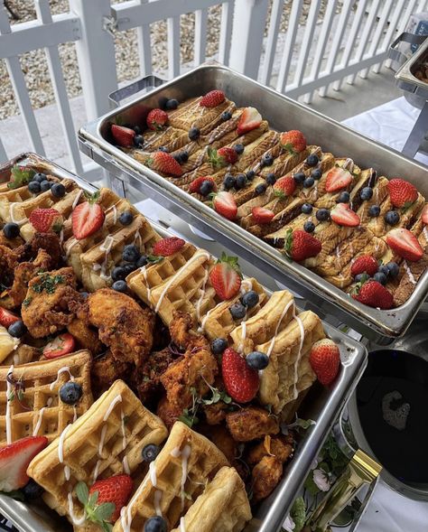 Chicken And Waffles Wedding, Brunch Bar Ideas, Church Breakfast Ideas, Baby Shower Brunch Ideas, Brunch Waffles, Shower Brunch Ideas, Nesting Party, Party Food Bars, Bagel Bar