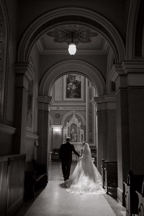 Catholic Wedding Photos, Wedding Photography Documentary Style, Cinematic Wedding Photography, Catholic Wedding Aesthetic, Catholic Couple, Catholic Wedding Photography, Altar Wedding, Church Wedding Photos, Church Wedding Photography