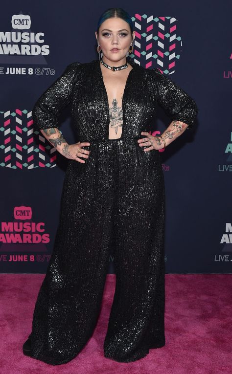 Elle King from CMT Music Awards 2016 Red Carpet Arrivals  The newly engaged "Ex's and Oh's" singer sparkles in her black jumpsuit. Elle King Outfits, Elle King Style, 2016 Red Carpet, American Idol Winner, Elle King, Cmt Awards, King Outfit, Lady Antebellum, Black Sheer Dress