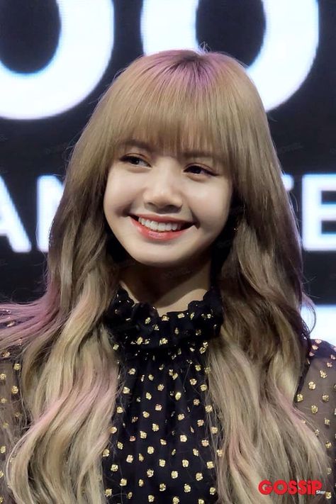 Cute Backgrounds For Phones, Lisa Bp, Lisa Blackpink Wallpaper, Blackpink Funny, Lalisa Manobal, Jennie Lisa, Portrait Poses, Blackpink Photos, Blackpink Fashion