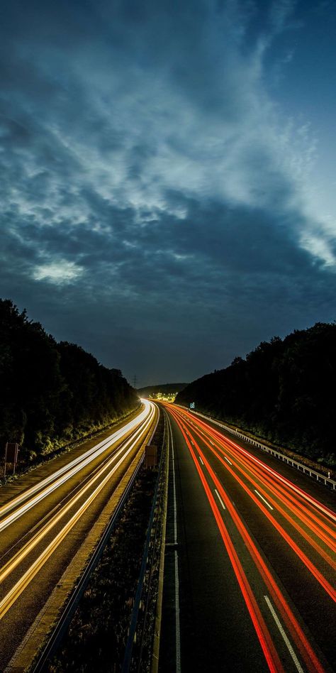 Long Exposure Freeway Road iPhone Wallpaper Long Exposure Landscape, Motion Blur Photography, Light Streaks, Speed Photography, Long Exposure Photos, Backyard Garden Layout, Motion Wallpapers, Blur Photography, Backyard Garden Landscape