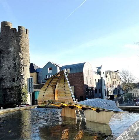 Swansea Free Tour | Swansea | Fogo's Free Tours Cardiff City Centre, Wales Beach, Swansea Bay, Swansea Wales, Cardiff Bay, Big Town, Swansea City, Cardiff City, Architecture History