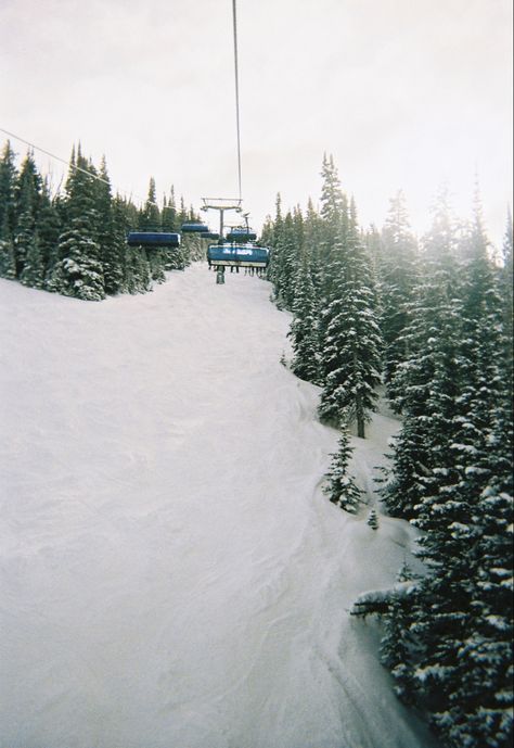 #skiing #filmphotography #aesthetic #winter Ski Resort Photography, Snow Boarding Aesthetic, Ski Film, 2024 Manifestations, Skiing Photography, I Am Speed, Snowboarding Aesthetic, Skiing Aesthetic, Pic Wall