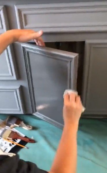 Want that gorgeous glazed look? #DIY #Glazes #Furniture #Wood Wax Cabinets Kitchens, Glazing Oak Cabinets, Glaze Cabinets Before And After, Gray Glazed Kitchen Cabinets, Cabinet Glazing, Chalk Painted Kitchen Cabinets, Glazing Cabinets, Painted Furniture Cabinets, Distressed Kitchen Cabinets