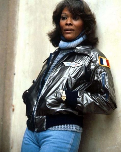 Black Music Artists, Dionne Warwick, Black Legends, Soul Singers, Vintage Black Glamour, Black Hollywood, Black Celebrities, Black Music, I Love Music