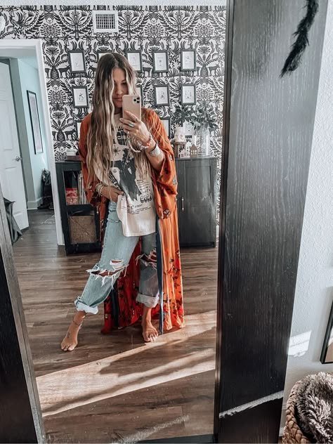 Teacher Boho Outfits, Janis Joplin Outfit, Vintage Boho Outfits, Winter Hippie Outfits Boho, Janis Joplin Poster, Boho Mom Outfits, Rainy Day Summer Outfits, Boho Mom Style, Beatnik Style