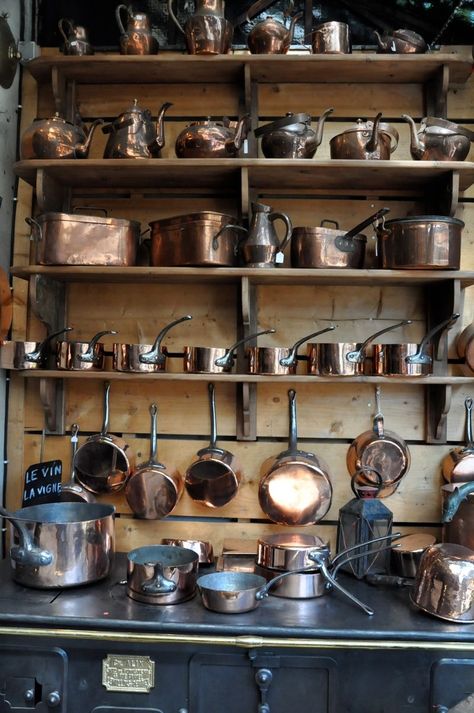 Old Fashioned Kitchen, Vignette Design, Shelves Ideas, Paris Flea Markets, Kitchen Open, Copper Cookware, Copper Kettle, French Kitchen, Copper Pots