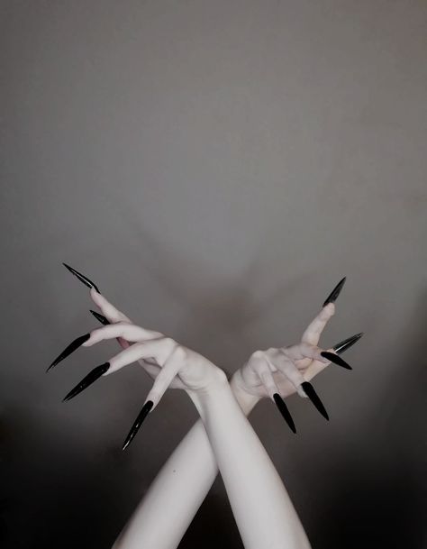 #aesthetic #hands #nails #goth #black #pale #edit #handsaesthetic #wrists #dark #girlaesthetic #gothgirl #idkimnewonpinterest Black Clawed Hands, Clawed Hands Aesthetic, Vampire Hands, Twilight Oc, Aesthetic Hands, Goth Office, Nails Goth, Office Goth, Hands Nails