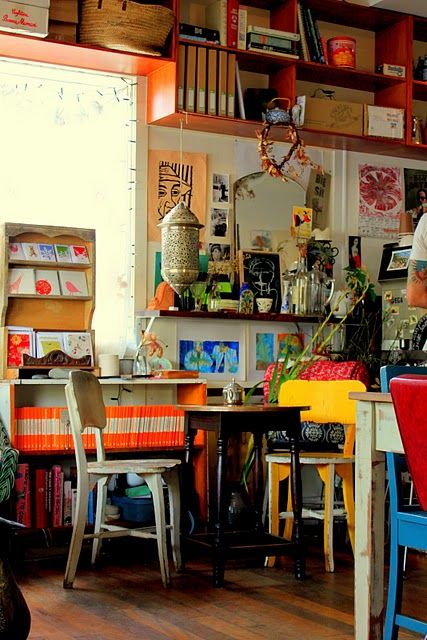 Cafe Bouquiniste is an eclectic and cosy place to enjoy coffee. Cafe Interior Design Ideas, Green Been, Eclectic Cafe, Bar Decor Ideas, Eclectic Style Decor, Vintage Cafe, New Farm, Cafe Interior Design, Cool Cafe