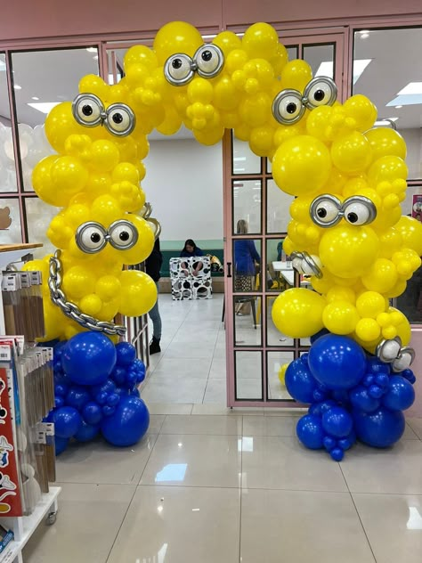 Minion Balloon Arch, Minion Balloons Decorations, Minions Birthday Party Decorations, Business Balloons, Minion Balloons, Minion Theme, Minions Birthday, Minions Party, Corporate Events Decoration