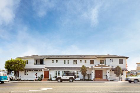 Robert McKinley renovates 1930s motor lodge into minimal retreat in Laguna Beach Hotel Joaquin, Surf Lodge, California House, California Trip, Beach Shack, Pacific Coast Highway, Arch Design, Conde Nast Traveler, Top Hotels