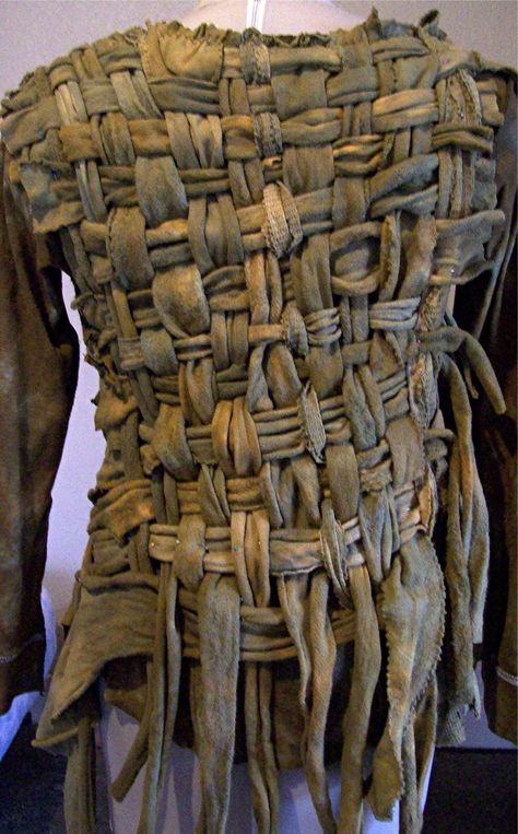 Madman/wildling cuirass, not armor but neat Dystopia Rising, Post Apocalyptic Costume, Hantverk Diy, Wasteland Weekend, Post Apocalyptic Fashion, Mode Hippie, Apocalyptic Fashion, Larp Costume, Post Apocalypse