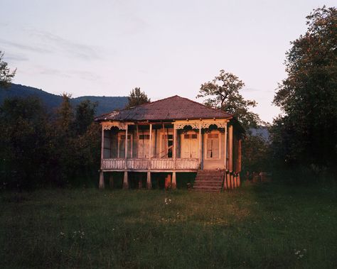 Discover the beauty of Georgia’s moveable wooden homes — The Calvert Journal Georgia Architecture, Georgia Aesthetic, Wooden Homes, Building A Small House, Georgia House, Visit Georgia, South Ossetia, Caucasus Mountains, Old Abandoned Houses