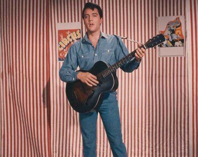 elvis roustabout - Google Search Elvis Presley Outfits, Elvis Presley Style, Elvis Presley Fashion, Icons Costume, Double Denim Fashion, Laine Hardy, Elvis Style, Elvis Presley Movies, Johnny Bravo