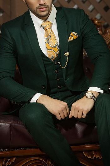 7 Style Rules That Seem Stupid But Are Actually Smart Dark Green Suits For Men, Green Suits For Men, Casual Wedding Groom, Green Suits, Green Suit Men, Green Wedding Suit, Best Suits For Men, Costume Africain, Groom Tuxedo