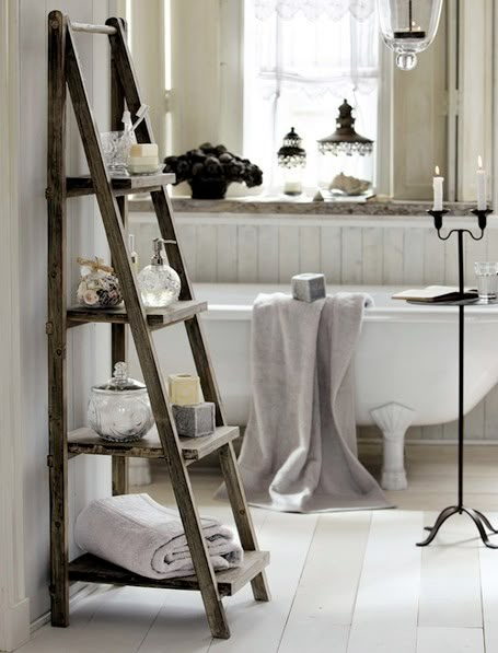 Saw a ladder at a resale shop today. Old wood. Little bit of paint droplets. I think I am going to buy it and do shelving similar to this. Any thoughts? Diy Bathroom Storage Ideas, Koti Diy, Diy Bathroom Storage, Wood Ladder, Bad Inspiration, Shabby Chic Bathroom, Foyer Design, A Ladder, Decor Baie