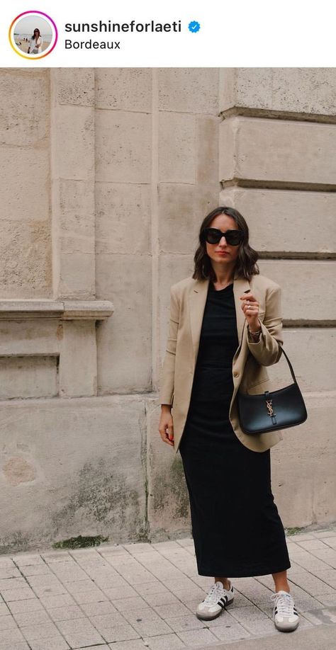 Office Outfit Sneakers Business Casual, Dress With Sneakers Work Outfit, Toscana Outfit Autumn, Dressing Up With Sneakers, Winter Outfits Office Professional, Sambas With Dress Outfit, Professional Outfits Women With Sneakers, Office Outfits Sneakers, 2024 Summer Work Outfits Women