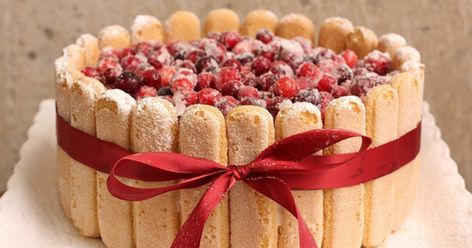 Christmas Tiramisu Recipe Tiramisu Christmas Cake, Christmas Tiramisu Decoration, Cranberry Tiramisu, Tiramisu Christmas, Christmas Tiramisu, Berry Tiramisu, Christmas Hosting, Classic Tiramisu, Chilled Desserts