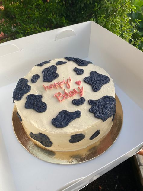 Simple Cowboy Cake, Diy Cow Print Cake, Southern Birthday Cake, Simple Cow Cake, Cow Print Cakes Birthday, Brown Cow Cake, Easy Cow Cake, Cow Sheet Cake, Cow First Birthday Cake