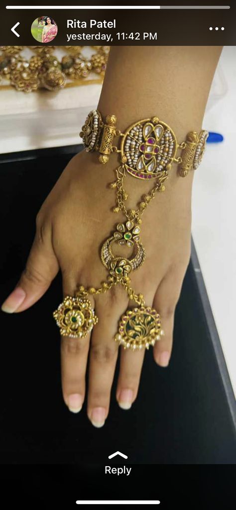 Hathphool Design, Gold Hathphool, Camera Necklace, Rajputi Jewellery, Gold Jhumka, Hand Chain Jewelry, Gold Jhumka Earrings, Kundan Jewellery Set, Ganesh Wallpaper