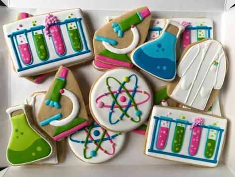 Profesor de quimica                                                  … Cookies Decorated Birthday, Science Cake, Science Fair Projects Boards, Super Cookies, Birthday Sweets, Science Decor, Science Birthday, Birthday Baking, Book Reports