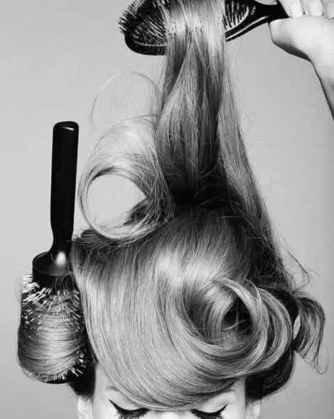 Glam Hair Salon, Salon Aesthetic, Vintage Beauty Salon, Pin Up Curls, Hair Mistakes, Glam Hair, Blow Out, Vintage Beauty, Hair Brush