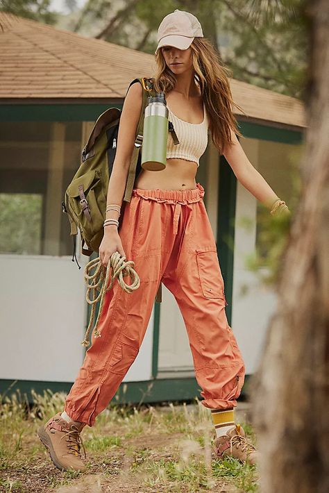 Backpacking Outfits, Free People Spring, Climbing Outfits, Camping Outfits For Women, Cute Hiking Outfit, Hiking Outfit Women, Summer Hiking Outfit, Camping Outfits, Fp Movement