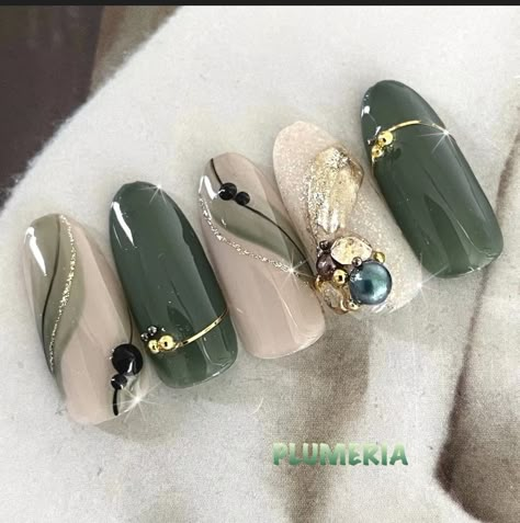 Gold Nail Art, Magic Nails, Elegant Nail Art, Nail Salon Design, Green Nail Designs, Black Nail Art, Beauty Nails Design, Nail Jewels, Geometric Nail