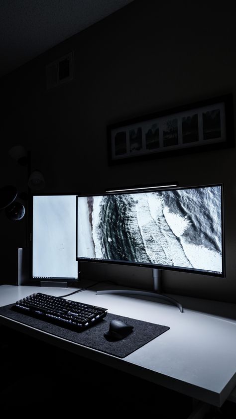 b&w? Black White Pc Setup, Pc Setup Ideas Black, All Black Pc Setup, Black Gaming Room, Pc Setup Aesthetic Black, Pc Setup Aesthetic Dark, Gaming Room Ideas, Gamers Room, Home Office Dark