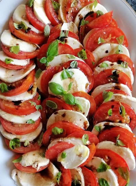 Tomatoes Cheese And Basil, Marinated Tomatoes And Mozzarella, Tomatoes Mozzarella Basil, Tomatoes With Mozzarella And Basil, Tomatoe Mozarella Basil Appetizer, Tomato’s And Mozzarella, Tomatoe Mozz Basil, Tomato Cheese Basil Appetizer, Tomato And Mozzarella Appetizer