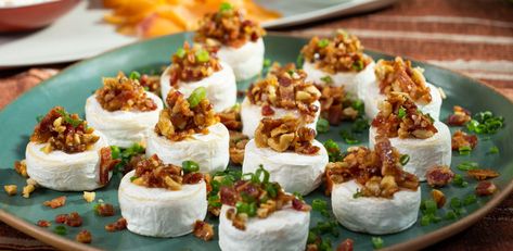 Maple, Walnut and Bacon Brie Bites from Food Network Bacon Brie Bites, Food Network Appetizers, Thanksgiving Appetizers Finger Foods, Easy Thanksgiving Recipes Appetizers, Bacon Brie, Best Thanksgiving Appetizers, The Kitchen Food Network, Thanksgiving Appetizers Easy, Pecan Sticky Buns