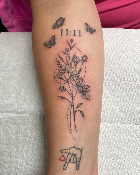 Always love doing Birth flowers 🌸 
Did these a few weeks ago ✨hand and 11:11 not by me Flowers Arm Tattoo, Birth Flower Tattoos Ideas, Birth Flower Tattoos Ideas Families, Flower Tattoos Ideas, Illustrative Tattoos, Mama Tried, Floral Tattoos, Flower Tattoo Arm, Birth Flower Tattoos